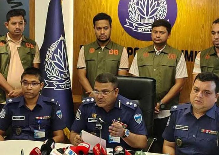 পুলিশ সুপার বলেন, স্বাধীনভাবে জীবনযাপন,  মোবাইল ও অলঙ্কার নিয়ে বাসা থেকে বেরিয়ে