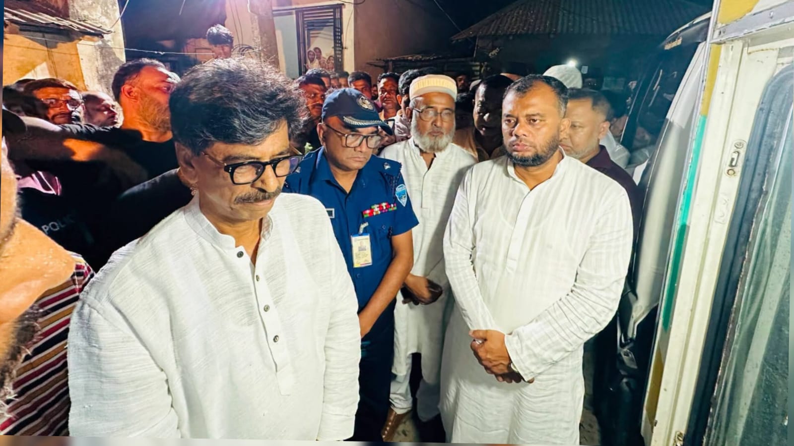 যুবদল নেতার মর*দেহ দেখতে যান কৃষিমন্ত্রী ও সিটি প্রশাসক