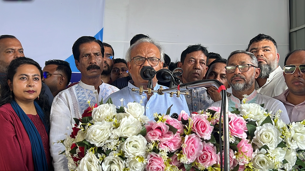 দেশের সম্পদ লুটে বিদেশে আরামে আছেন ফ্যাসি*বাদের দোসররা